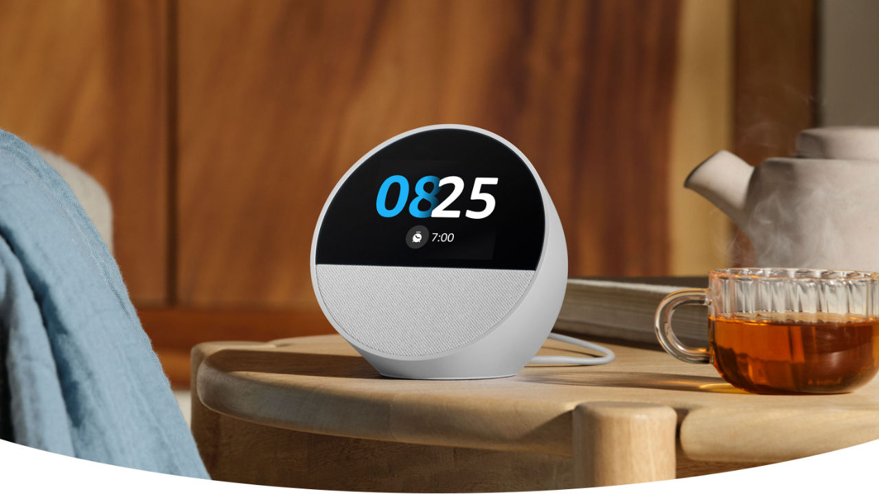 Echo Spot 2024 - neuer runder und smarter Wecker mit Amazon Alexa fürs Schlafzimmer (ohne Kamera)